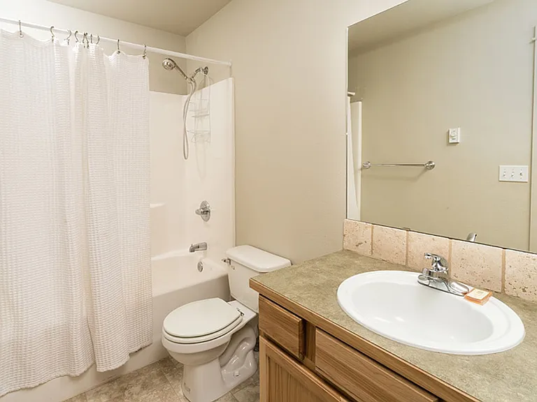139 SE Heyburn St #3 — Photo 9