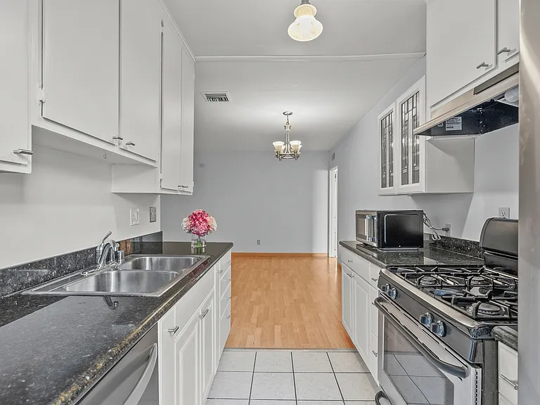 5055 Coldwater Canyon Ave #217 — Photo 15