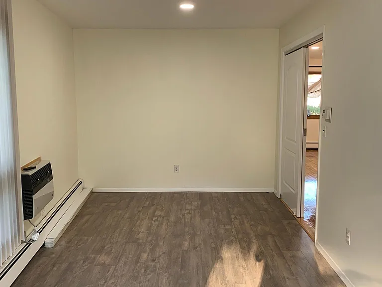 934 Oakland Ct — Photo 15