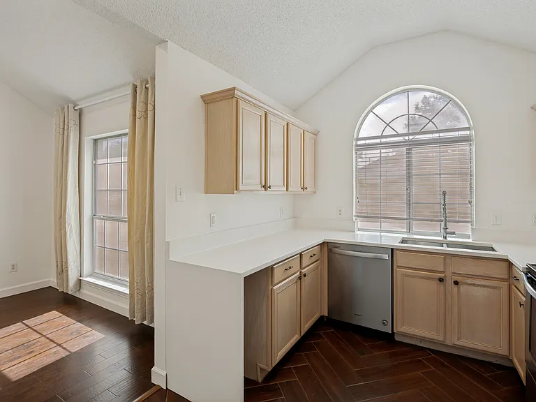 8160 Tower Rd — Photo 9