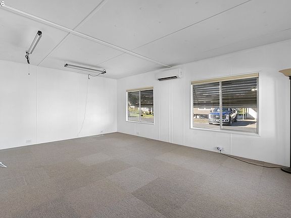 3rd image of 277 NE Conifer Blvd Unit 7