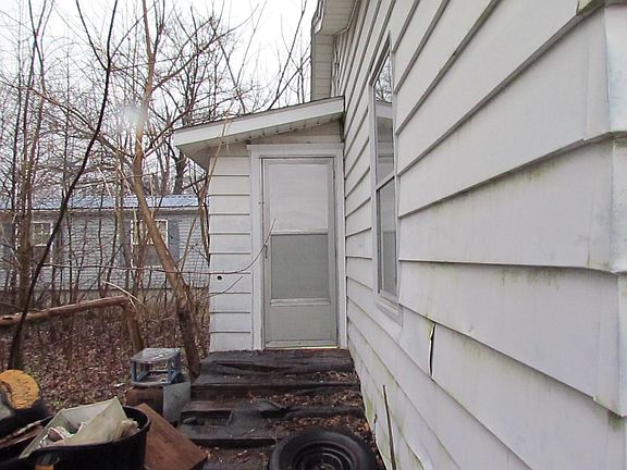 2nd image of 815 N Laurel St