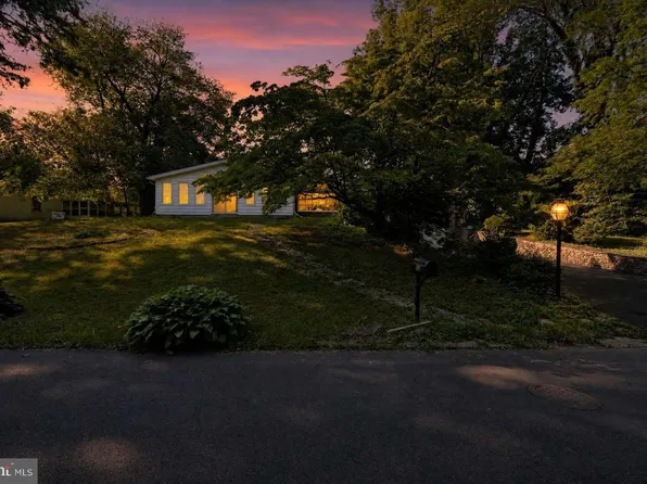 24 Winding Ln, Feasterville, PA 19053