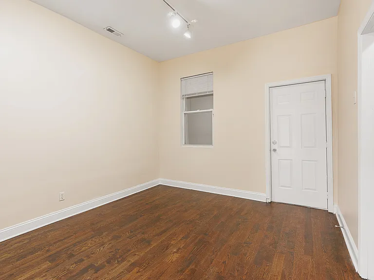 1955 W Chicago Ave #2R — Photo 11