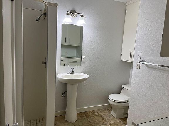 5th image of 618 Washington Ave APT 2