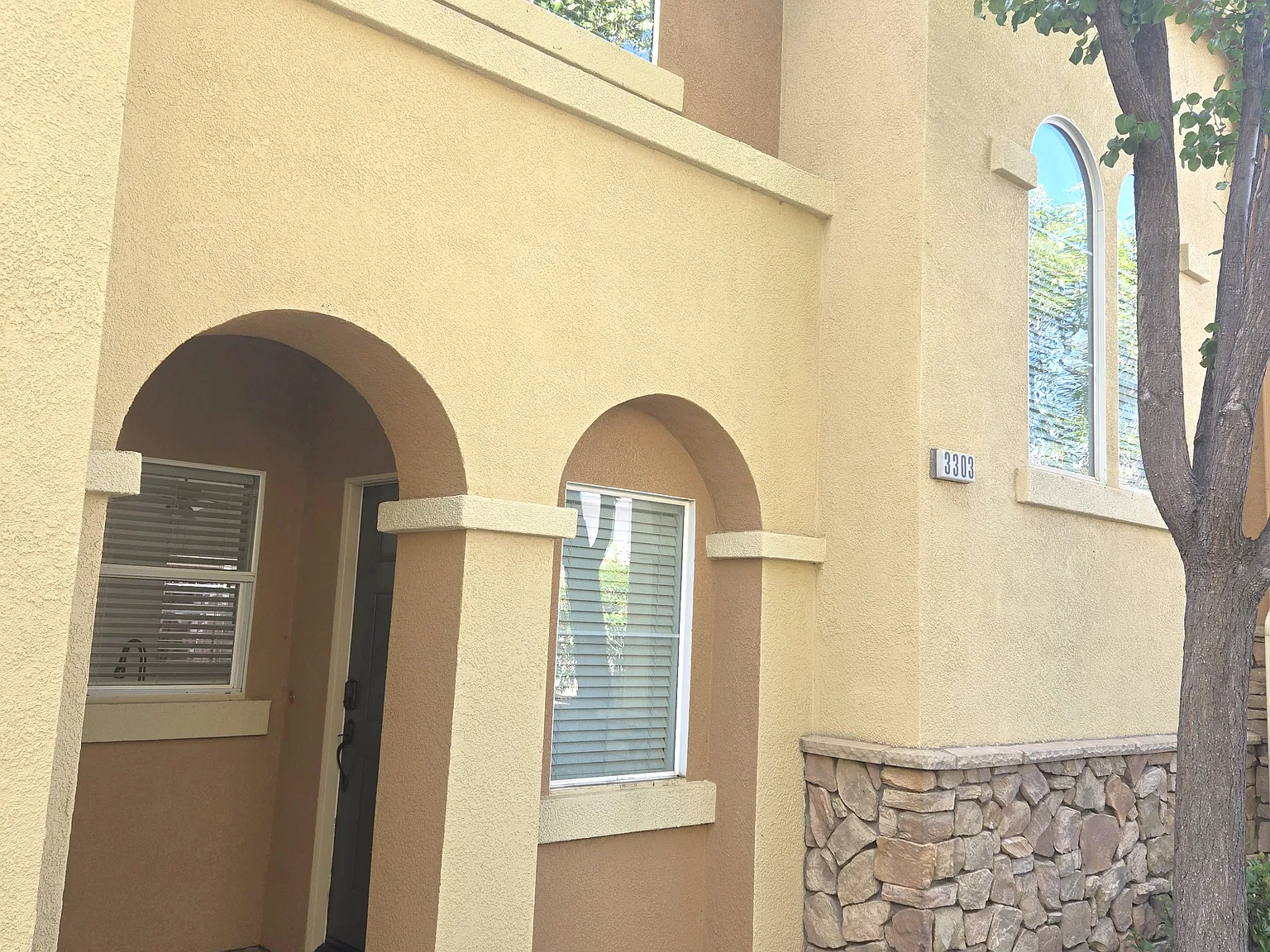 2 bed, 2.5 bath, 1246 sqft, $2,400 — Photo 1
