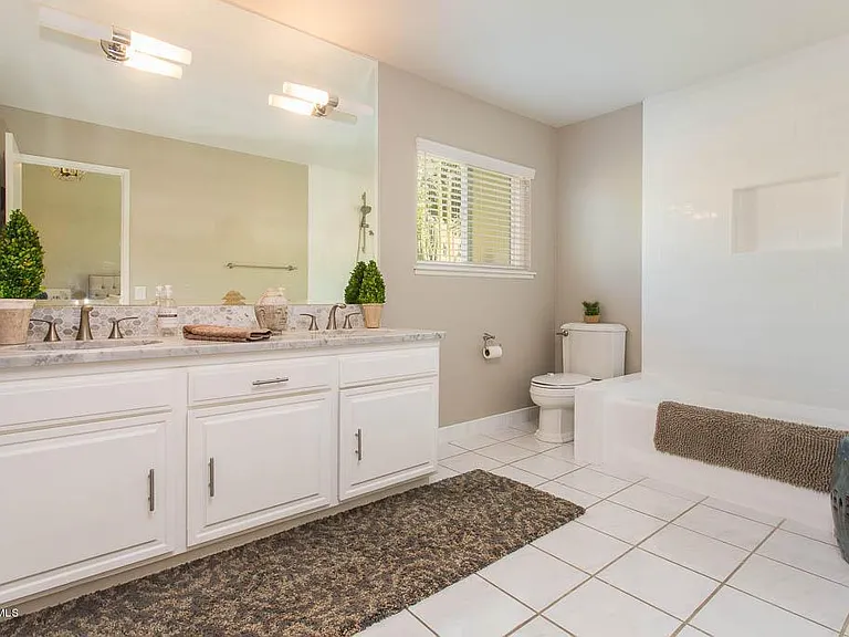460 Phlox Ct — Photo 11