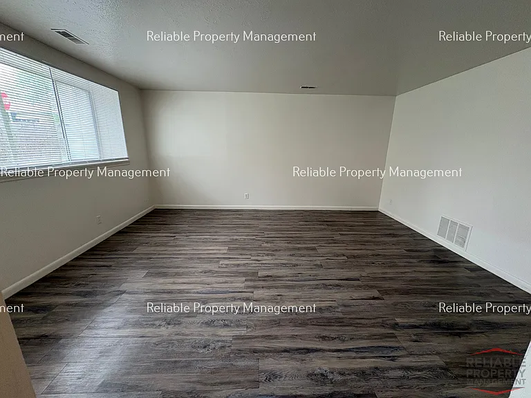 380 L St — Photo 3
