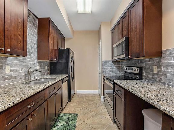 4th image of 600 Wilcrest Dr APT 20