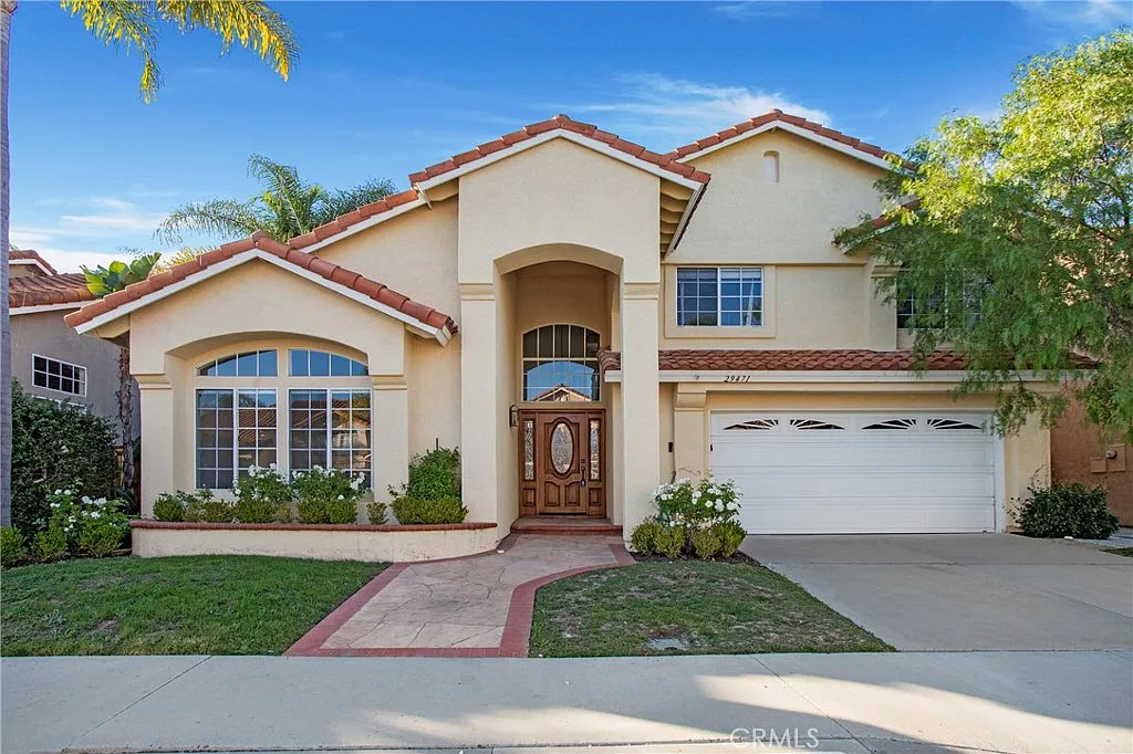 4 bed, 2.5 bath, 2181 sqft, $5,500 — Photo 1