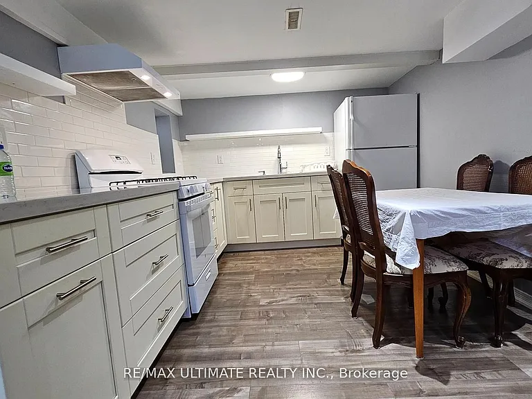 16 Failsworth Ave #BASEMENT — Photo 2