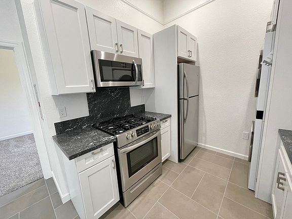 4th image of 2115 I St APT 4