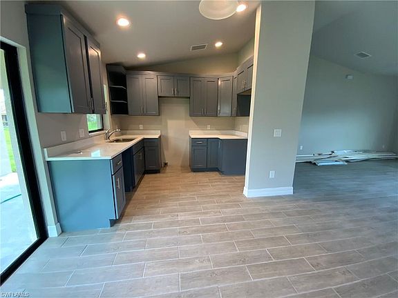 5th image of 131 NW 27th Ave