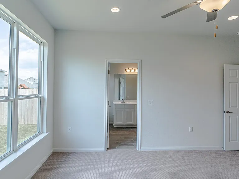 917 Falkland Trce — Photo 25