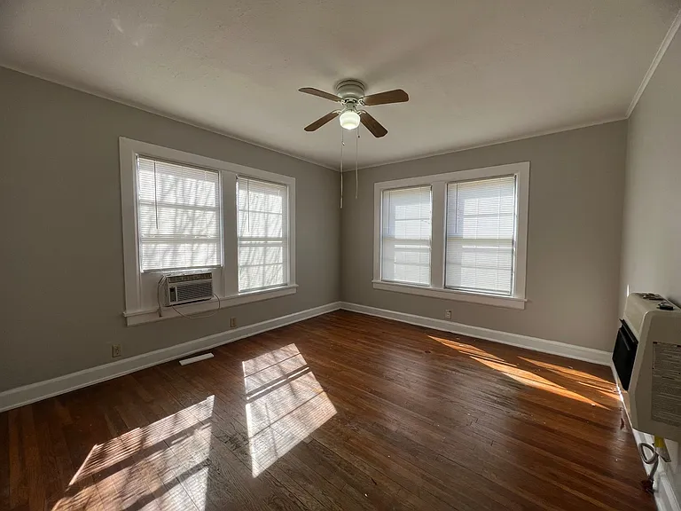 215 E Rutherford St — Photo 3