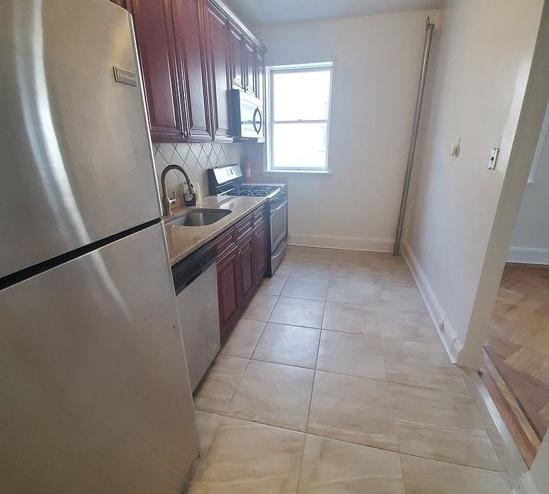 1st image of 23-61 Crescent St #2F