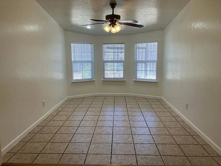 1704 Ellison Dr — Photo 3