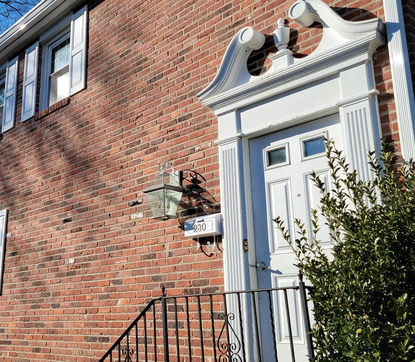 230 N Essex Ave — Photo 1