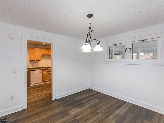 4th image of 29342 Armadale Ave