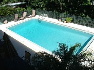 1071 8th St S, Naples, FL 34102