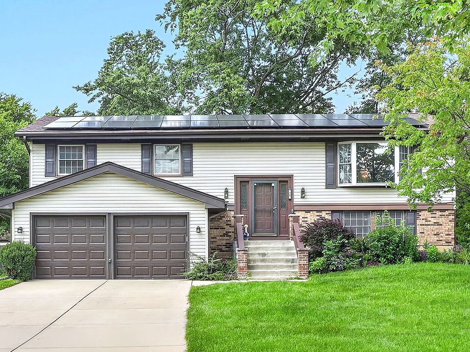 1st image of 215 Edgebrook Dr