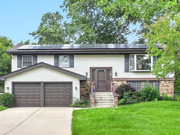 215 Edgebrook Dr, Bloomingdale, IL 60108