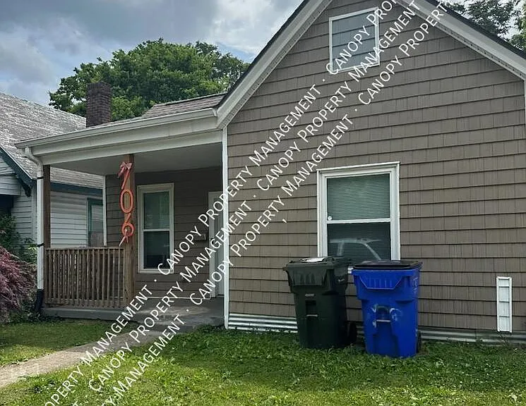 706 Lancaster Ave — Photo 2