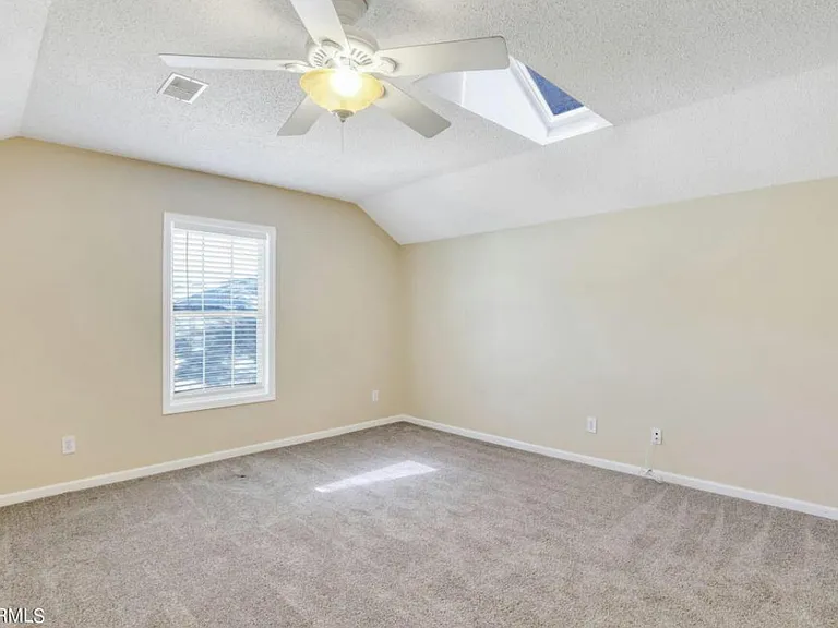 45 Mayfair Dr — Photo 23