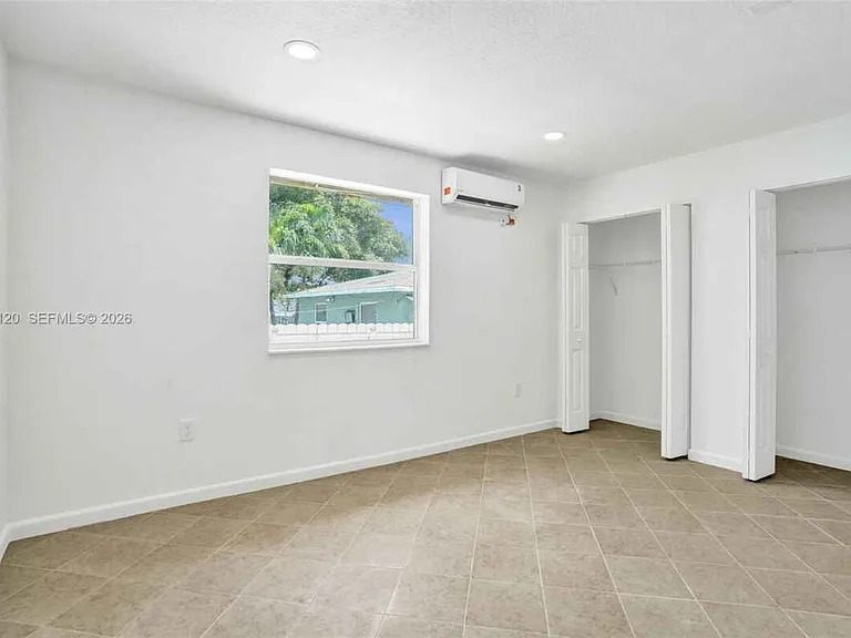 2120-2122 Thomas St — Photo 14