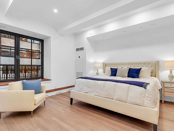 4th image of 43 W 64th St #3B