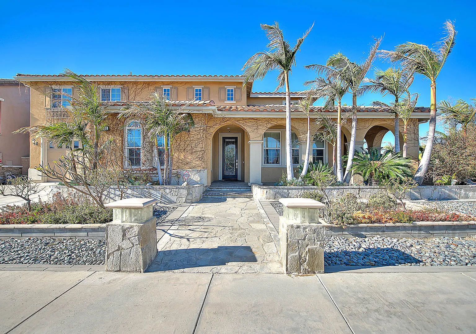 5 bed, 3806 sqft, $5,500 — Photo 1