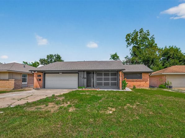 627 Edgebrook Dr
