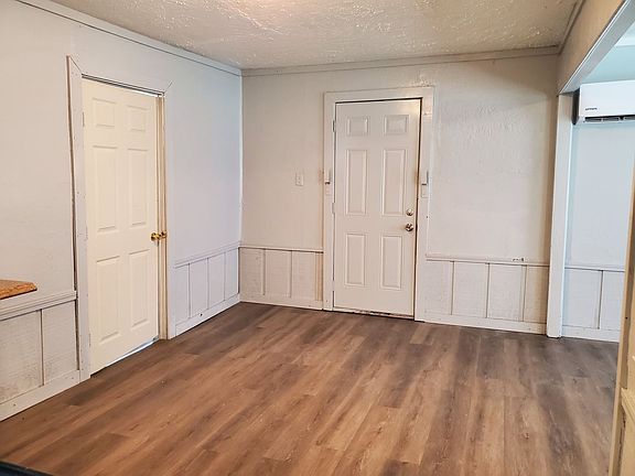 5th image of 3010 Tanglewood St