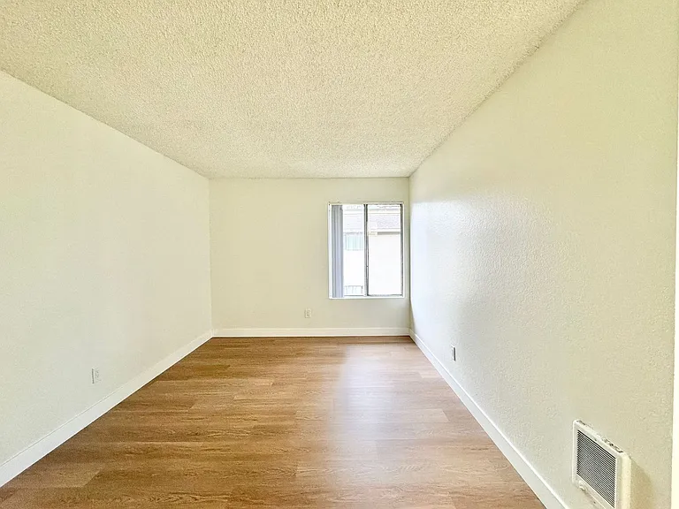 Westgate Villa Apartments — Photo 24