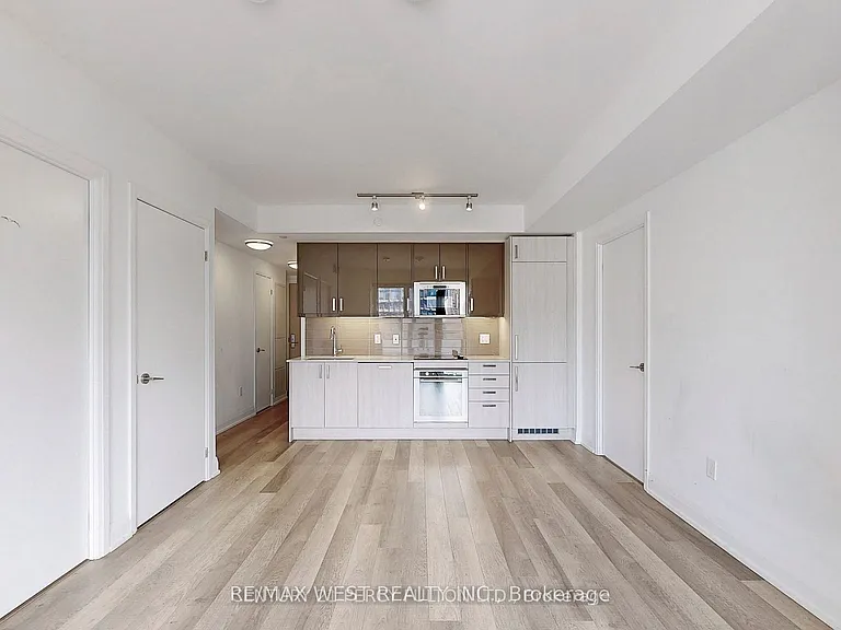 77 Mutual St #708 — Photo 8