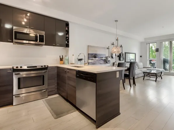 13925 Fraser Hwy #D109, Surrey, BC V3T 4E6