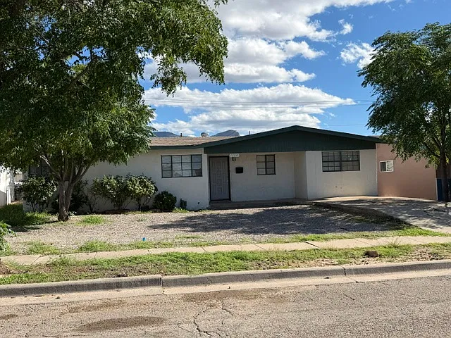 4 bed, 1400 sqft, $1,450 — Photo 1