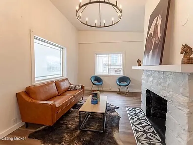2145 Gladstone Ave — Photo 6