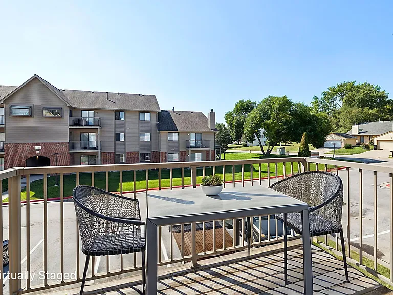 Raintree Apartments — Photo 12