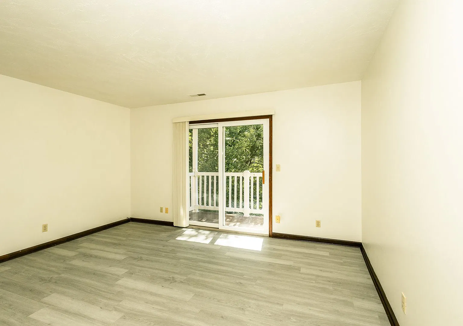 6917 Military Ave — Photo 3