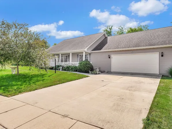 1301 Devonshire Dr, Monticello, IL 61856