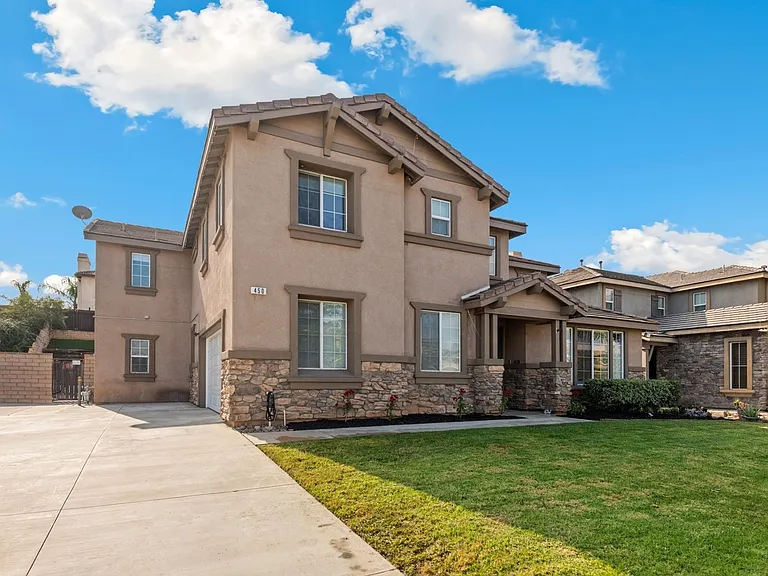 450 Rocco Cir — Photo 2