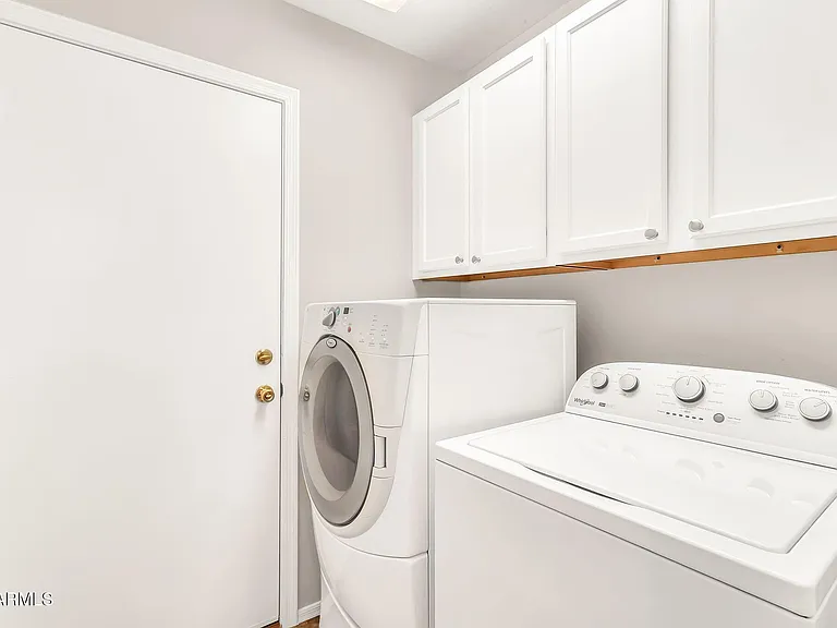 1113 E Betsy Ln — Photo 33