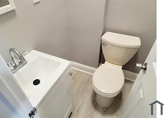 2875 Mayfield Ave — Photo 8