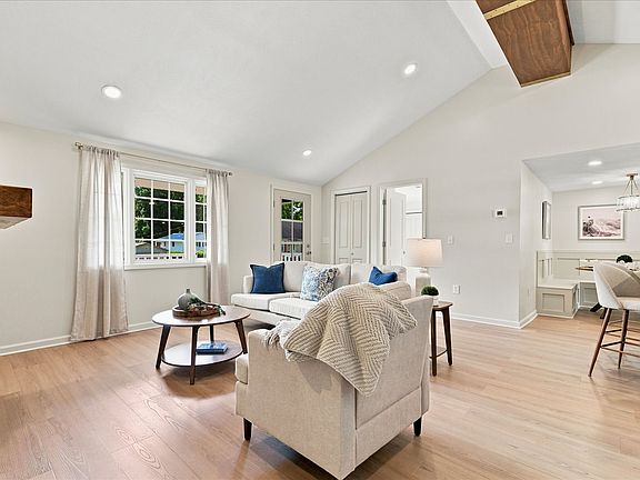 5th image of 11178 Foreman St
