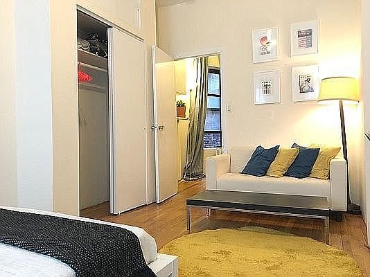 4th image of 241 W 15th St APT 3re