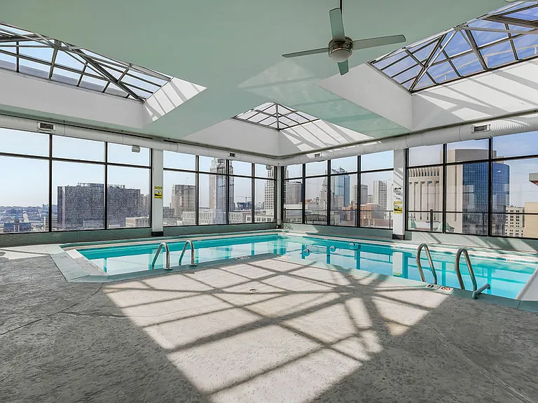 700 E 8th St #14 — Photo 25
