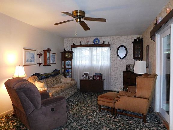 4th image of 215 W Perkins St
