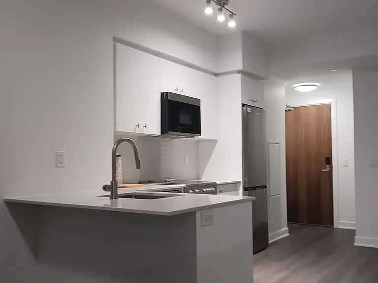 25 Wellington St S #1804 — Photo 10