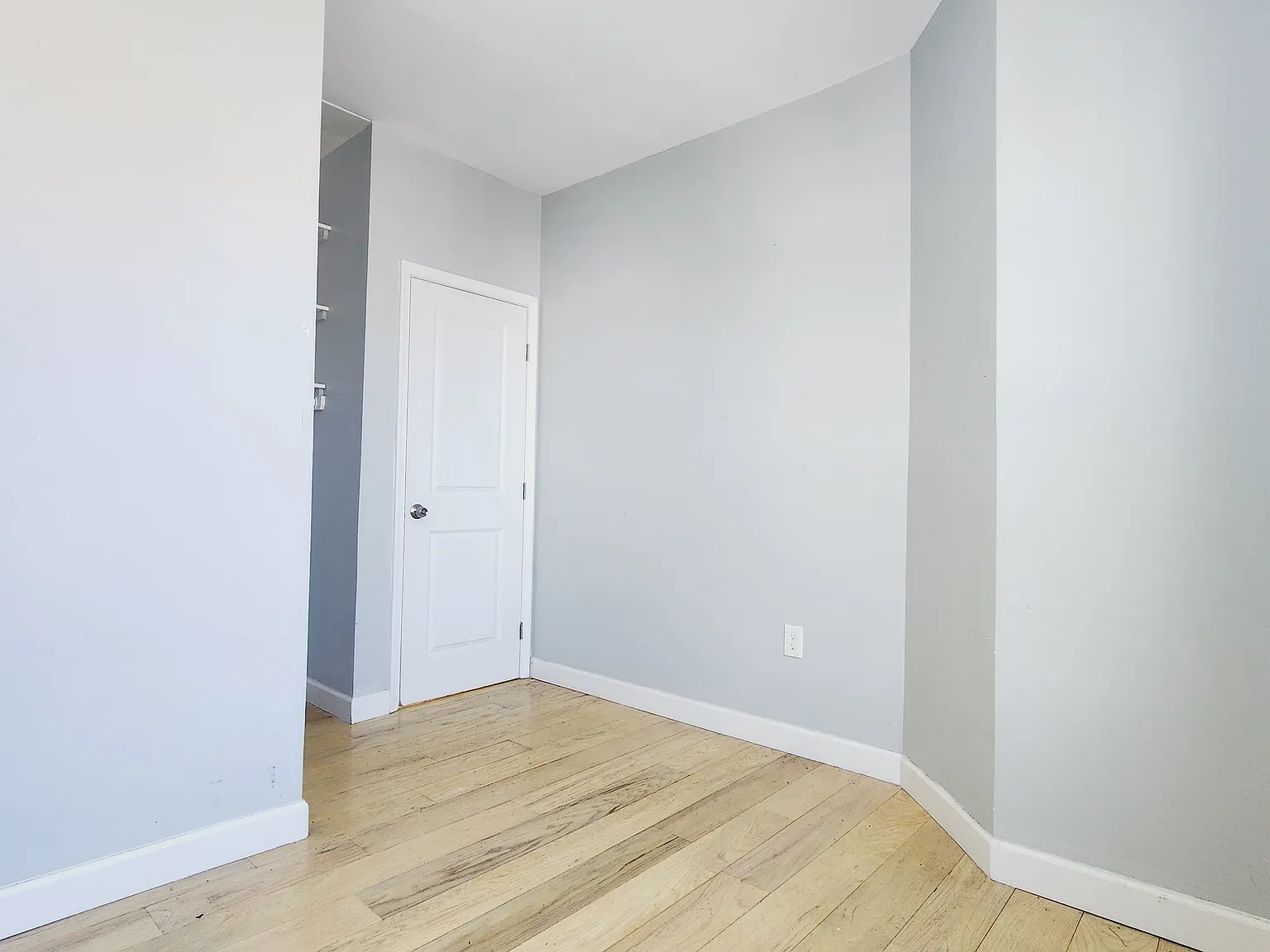 201 Olean Ave — Photo 3